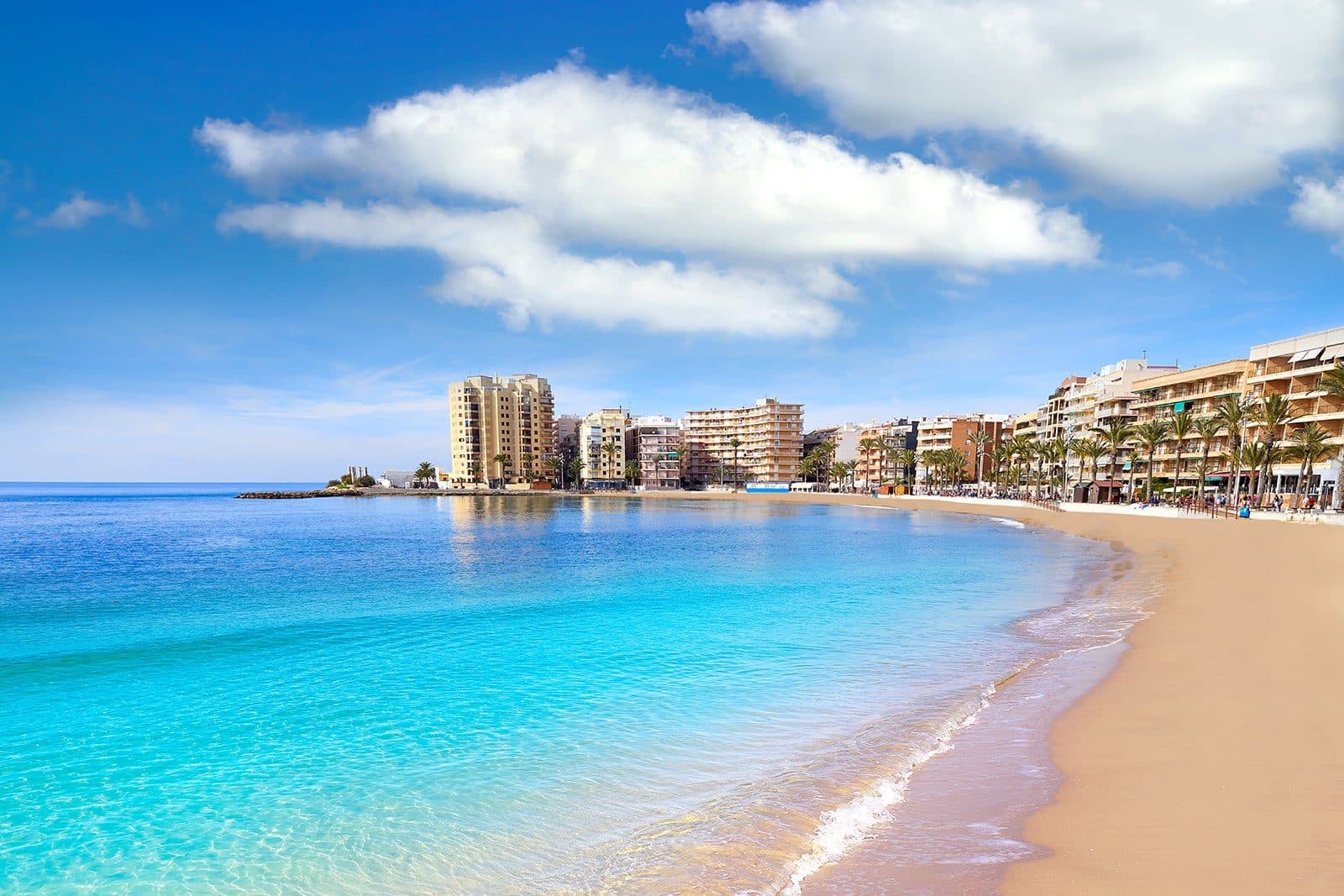 Gezin aan het strand Costa Blanca